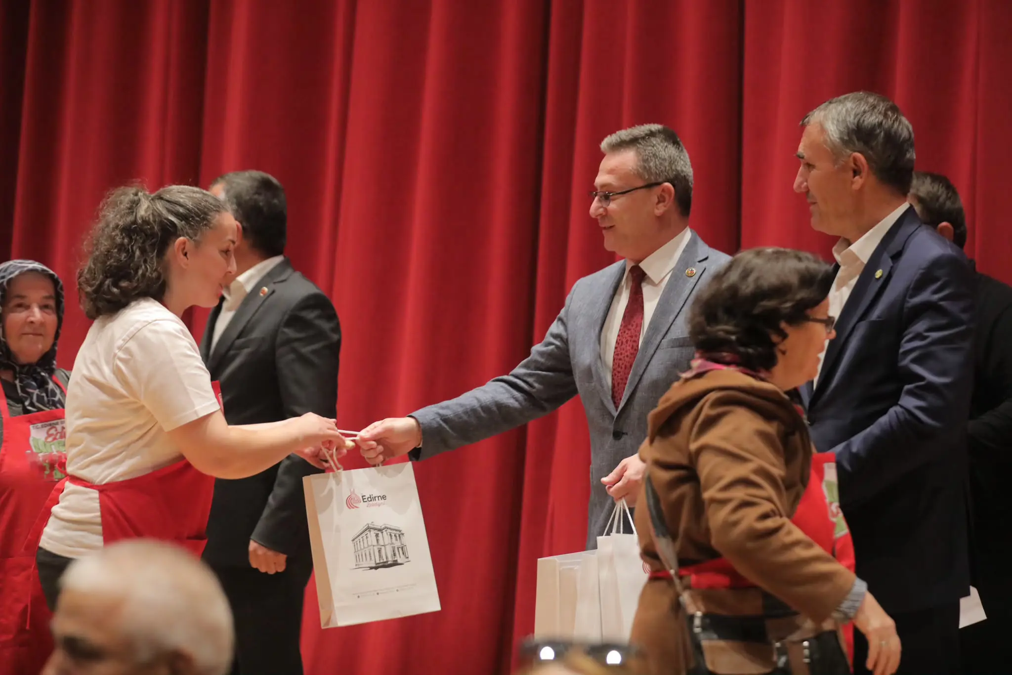 “EDİRNE BELEDİYESİ KADIN ÜRETİCİLERİ BİR ARAYA GETİRDİ” galeri görseli